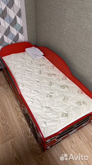 Детская кровать - машина с новым матрасом