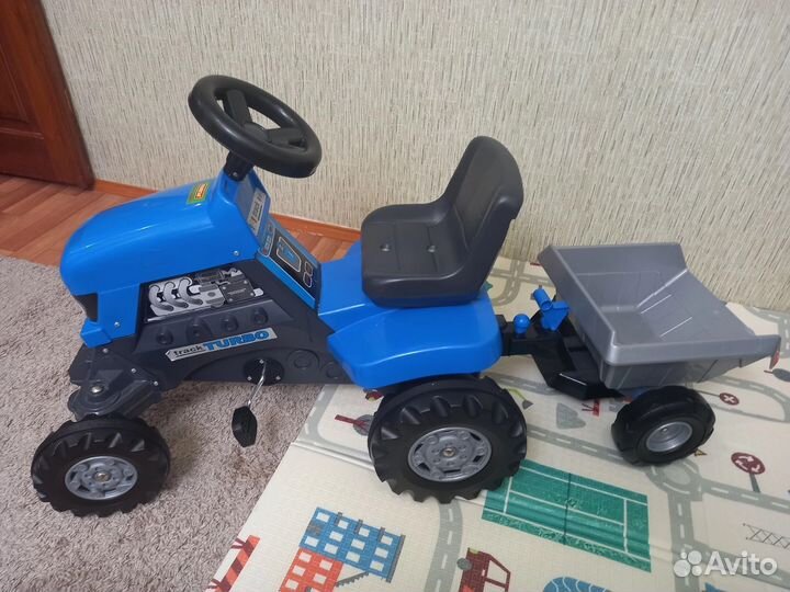 Трактор с педалями, детский