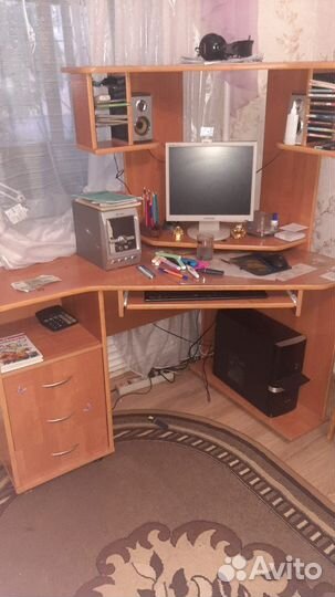 Письменный стол для школьника угловой бу