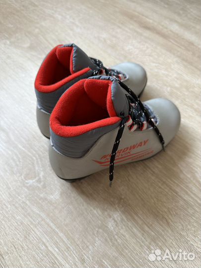 Детские лыжные ботинки