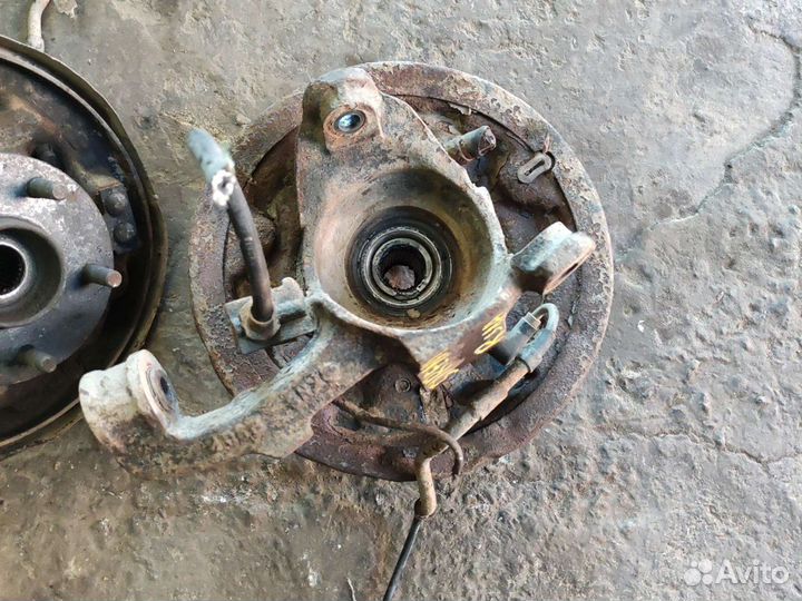 Кулак поворотный задний Nissan Serena c23