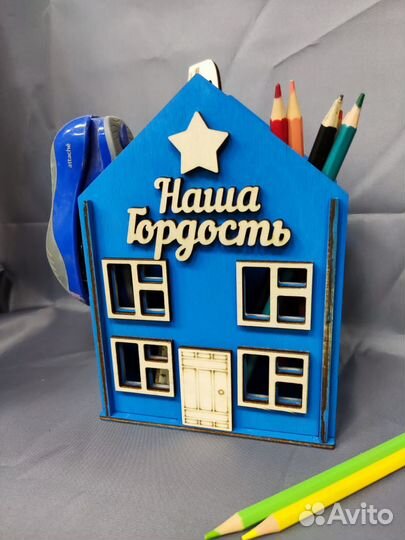 Детский именной настольный органайзер из дерева