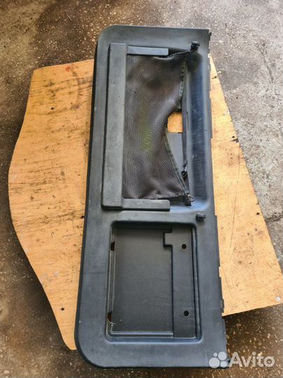 Обшивка багажника Mitsubishi Pajero 3 3.5 2001