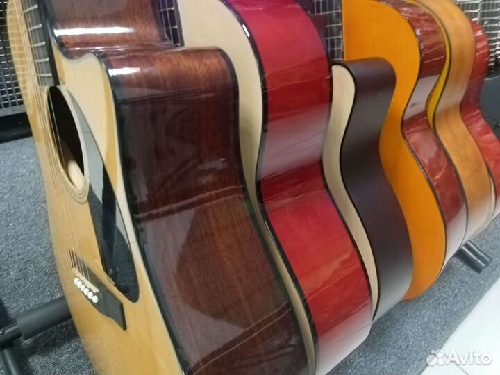 Акустические гитары в ассортименте