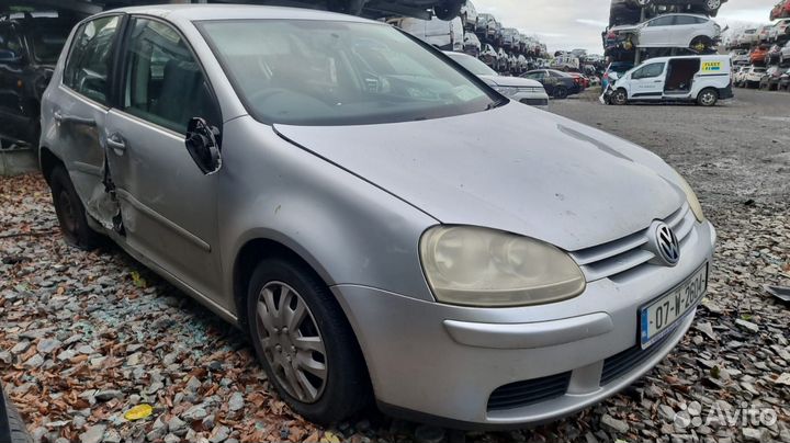 Фара правая Volkswagen Golf 5