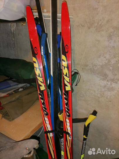 Лыжи и лыжные ботинки