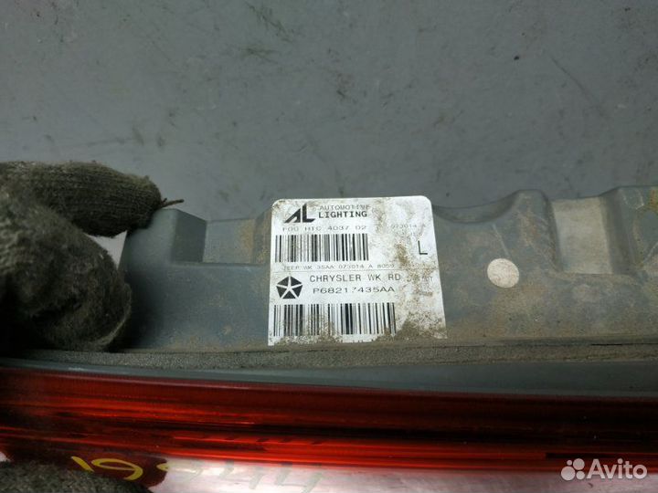 Фонарь задний левый Jeep Grand Cherokee WK2