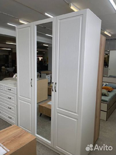 Шкаф белый с зеркалом мдф