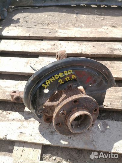 Кулак передний левый Renault Sandero 2 1.2 16v