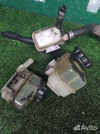 Бачок гур Toyota Avensis