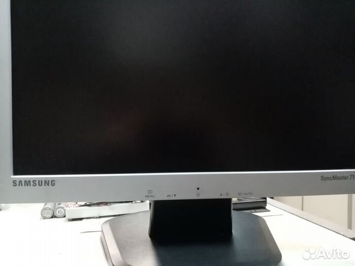 Монитор LCD Samsung 710V D Рабочий