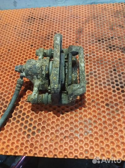 Суппорт тормозной задний левый Hyundai Elantra