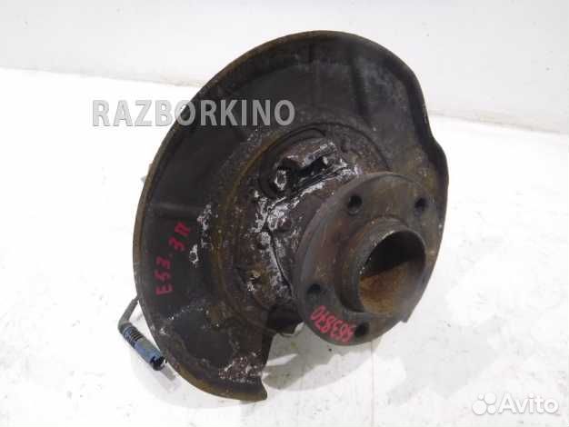 Кулак задний правый 33321095240