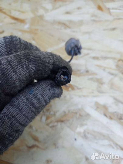 Разъём моторчика дворников Nissan Navara D40