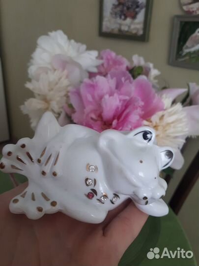 Статуэтка лягушка