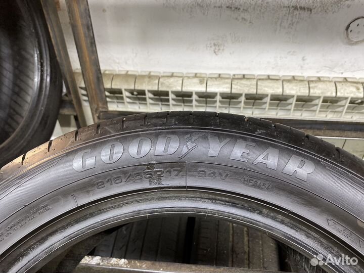 Goodyear EfficientGrip Performance 215/55 R17 94V