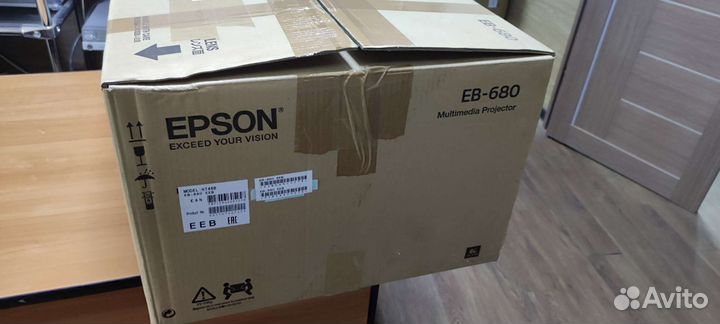 Ультракороткофокусный проектор epson eb-680