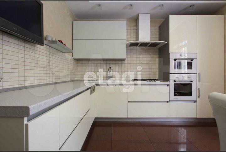 2-к. квартира, 90 м², 1/2 эт.