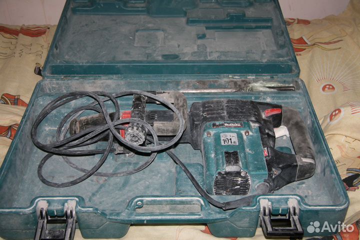 Отбойный электрический молоток makita