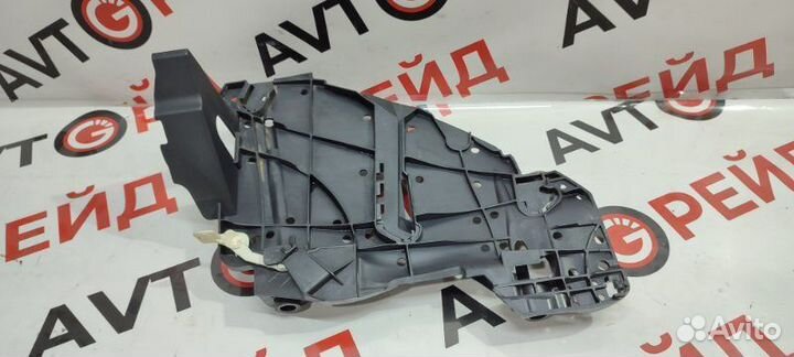 Кронштейн фары правый Volkswagen Touareg 7LA BAR