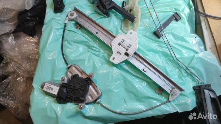 Разбор задней левой двери Соляриc 1