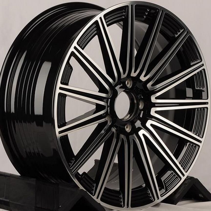 KoKo Kuture FF578 : 8,5x19 5*112 Et:42 Dia:66,6 Gloss Black Face