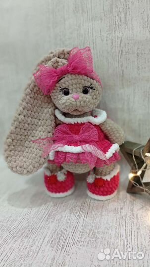 Игрушка ручной работы вязаная зайка