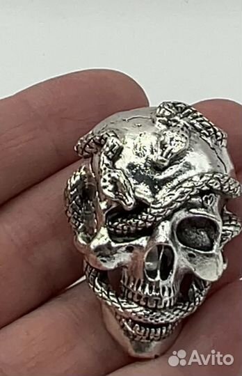 Брошь череп