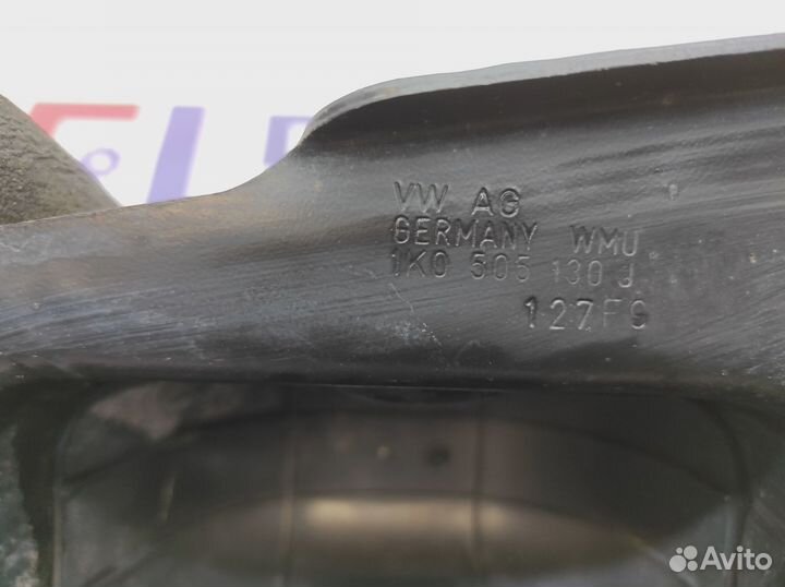 Кронштейн продольного рычага правого Skoda Octavia