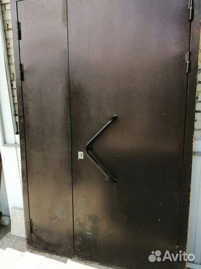 Металлическая дверь б/у