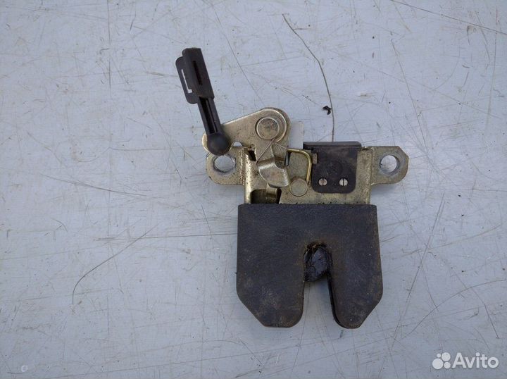 Замок багажника Фольксваген Бора Джетта