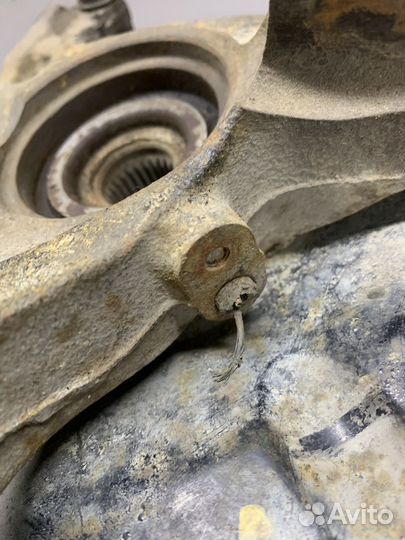 Поворотный кулак правый Mitsubishi Colt