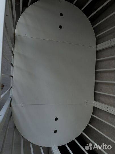 Детская кроватка с маятником