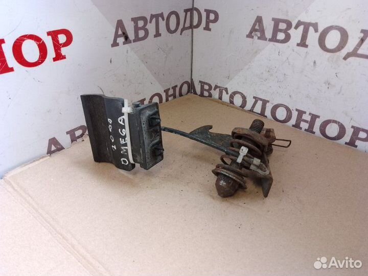 Замок капота Opel Omega B