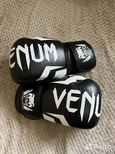Боксерские перчатки 12 oz Venum