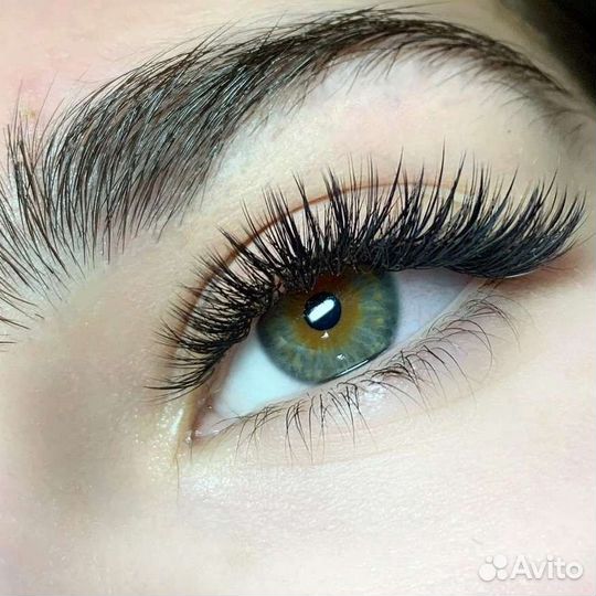 Наращивание ресниц и оформление бровей