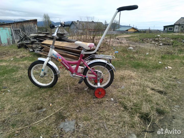 Детский велосипед с ручкой