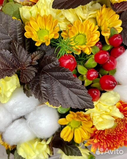 Композиция из живых цветов