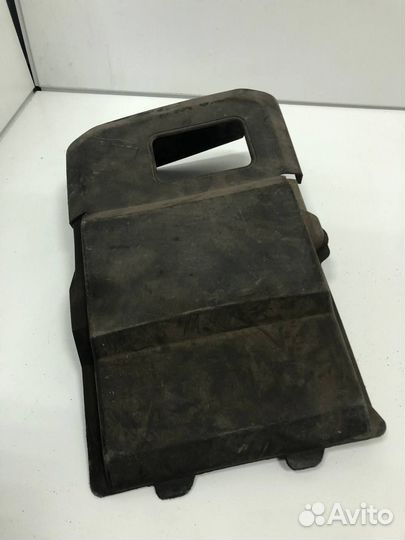 Крышка акб volvo 30667535