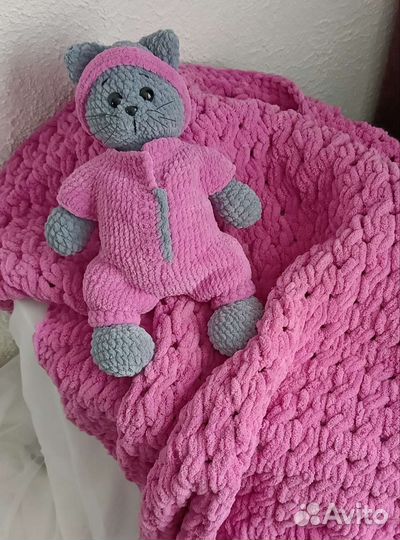 Мягкие игрушки -пухлые коты