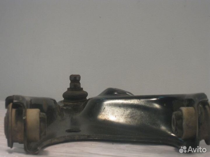 Рычаг правый передний Рено Логан Сандеро 1