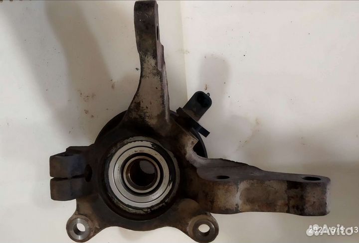 Кулак поворотный левой подвески Мицубиси Лансер 9