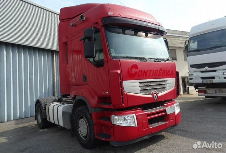 В разборке грузовик Renault, Premium II с 2007