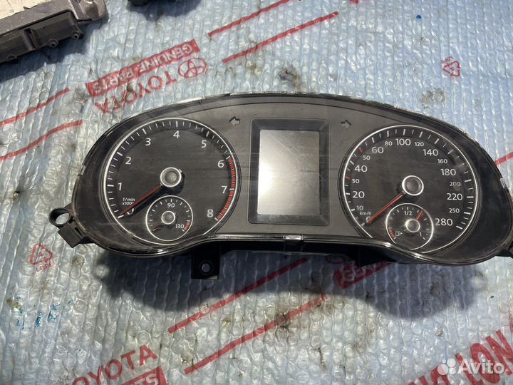 Щиток приборов Фольксваген Джетта 6 1.6 мех