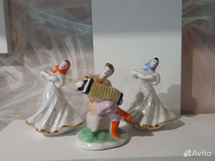 Статуэтка Русский перепляс Гармонист и Плясуньи