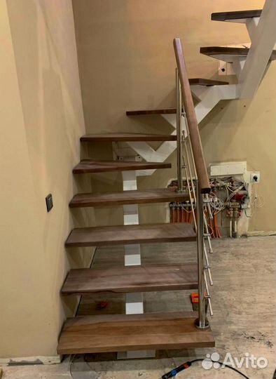 Прямая лестница на металлокаркасе