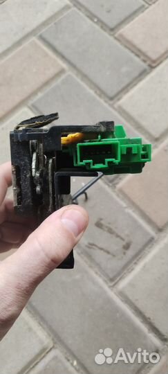 Замок двери левый передний Hyundai Solaris 1