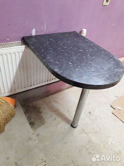 Столик к стене