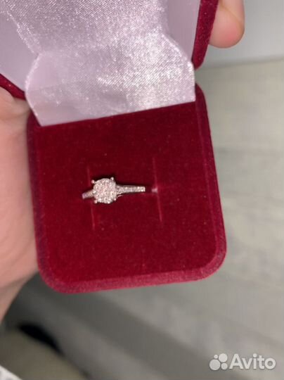 Кольцо из белого золота с бриллиантами