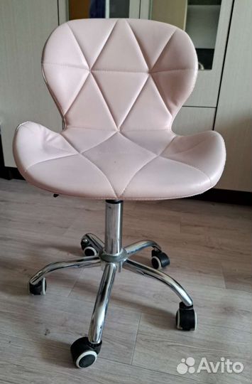 Стул ракушка на колесах